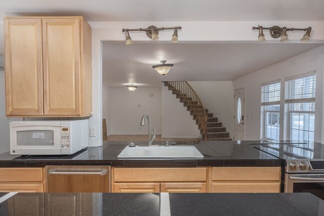 Building Photo - Spacious 5 Bedroom Home on 6 Acres – North Pole, Alaska