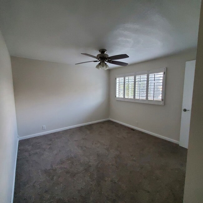 Building Photo - 2263 E 7160 S