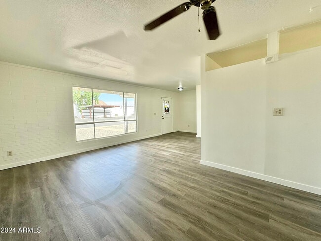 Building Photo - 11013 N 110th Dr