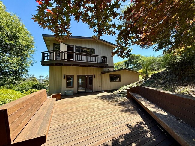 Building Photo - SPACIOUS THREE BED / THREE BATH HOME OFF OF PANORAMIC HWY WITH STUNNING VIEWS