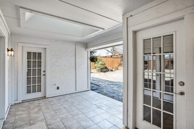 Building Photo - 2942 Woodland Hills Dr