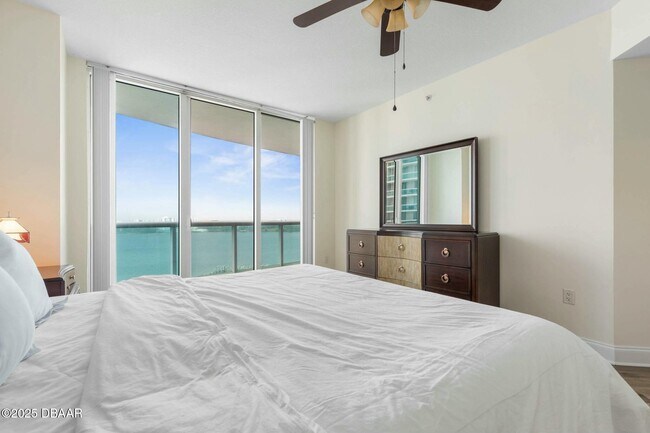 Building Photo - 231 Riverside Dr