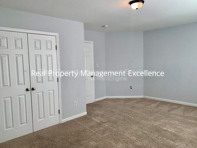 Building Photo - 110 Caribbean CT'