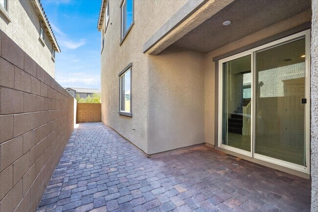 Building Photo - 8033 Skye Foxx St