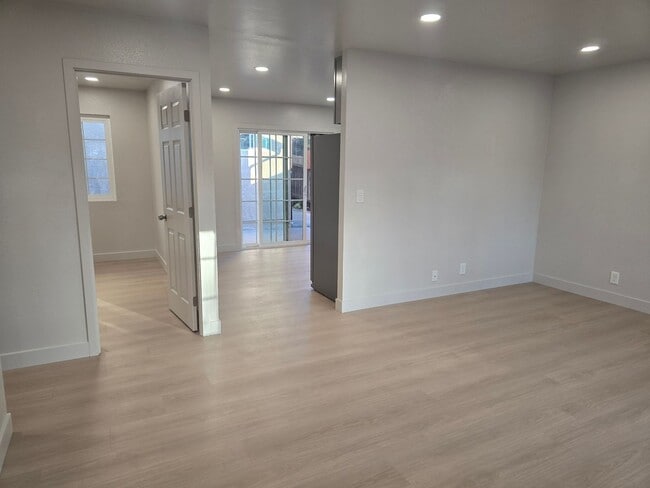 Building Photo - Two-bedroom house in Mira Mesa WITH SOLAR!