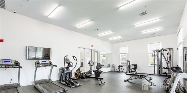 Building Photo - 727 Lorhan Dr