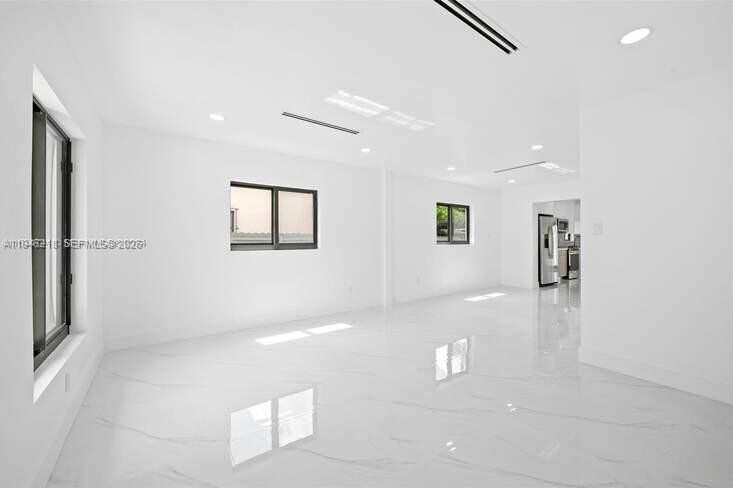 Building Photo - 6401 SW 38th St