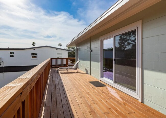 Building Photo - 4869 Venetian Blvd NE