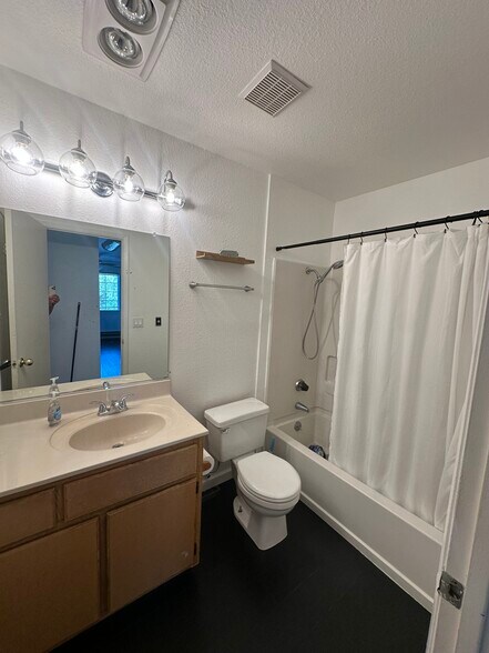 Building Photo - 357 Lighthouse Dr