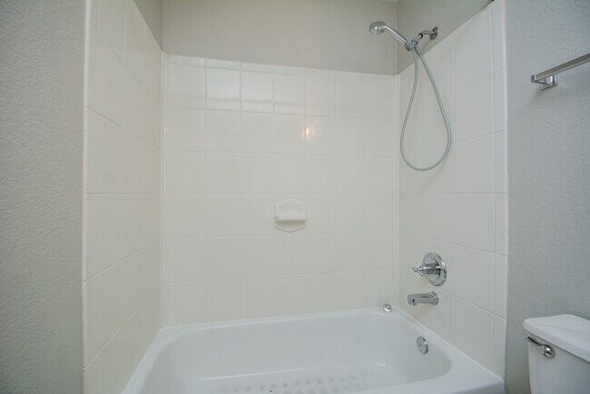 Building Photo - 16102 Limestone Lake Dr