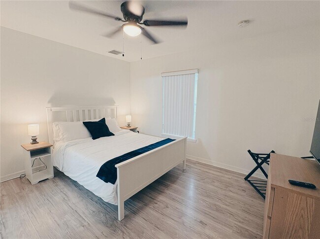 Building Photo - 893 Sandy Ridge Dr