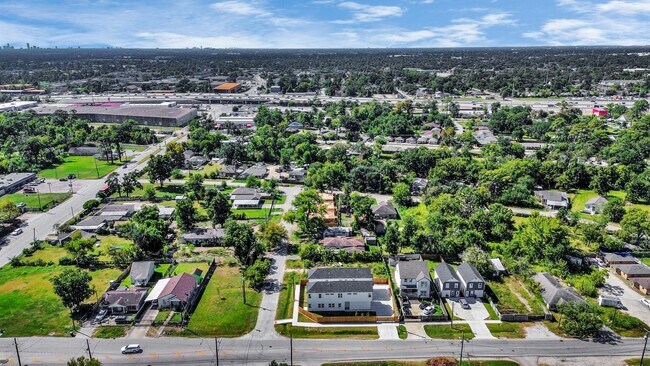 Building Photo - 4129 E Toliver St