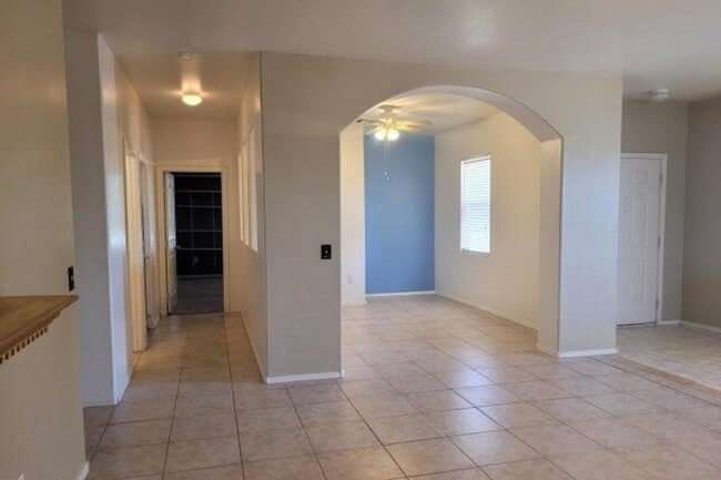 Building Photo - 2964 S Valle Verde