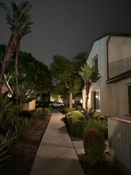 Building Photo - 2221 Capistrano Way