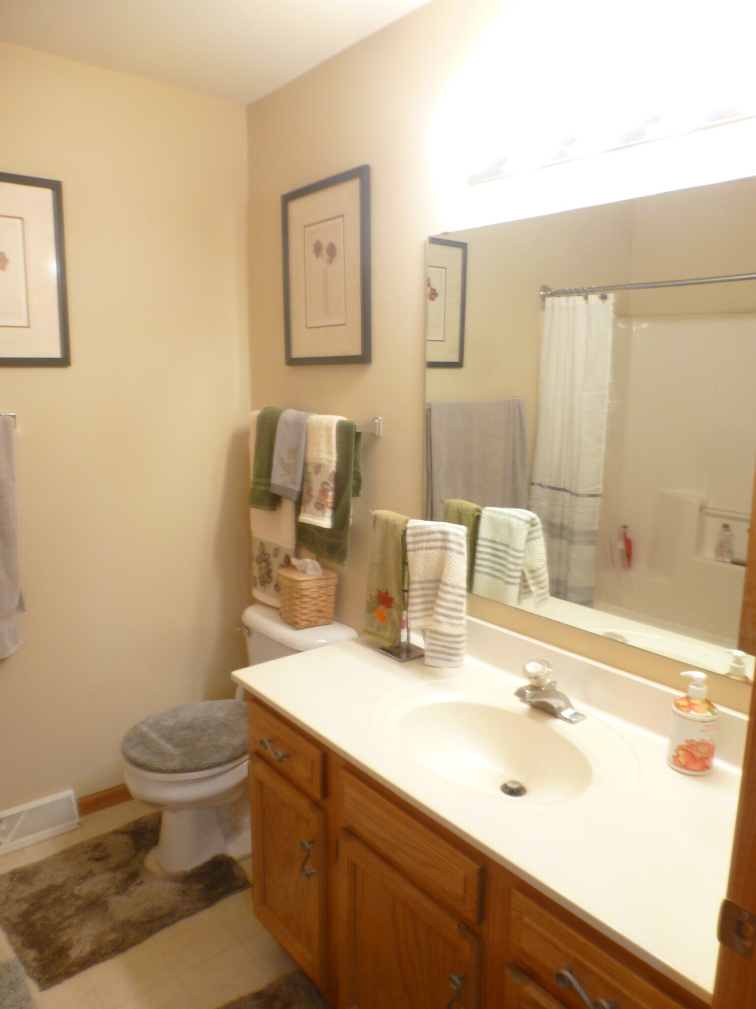 Full Bath 2 - 227 Canyon Rd