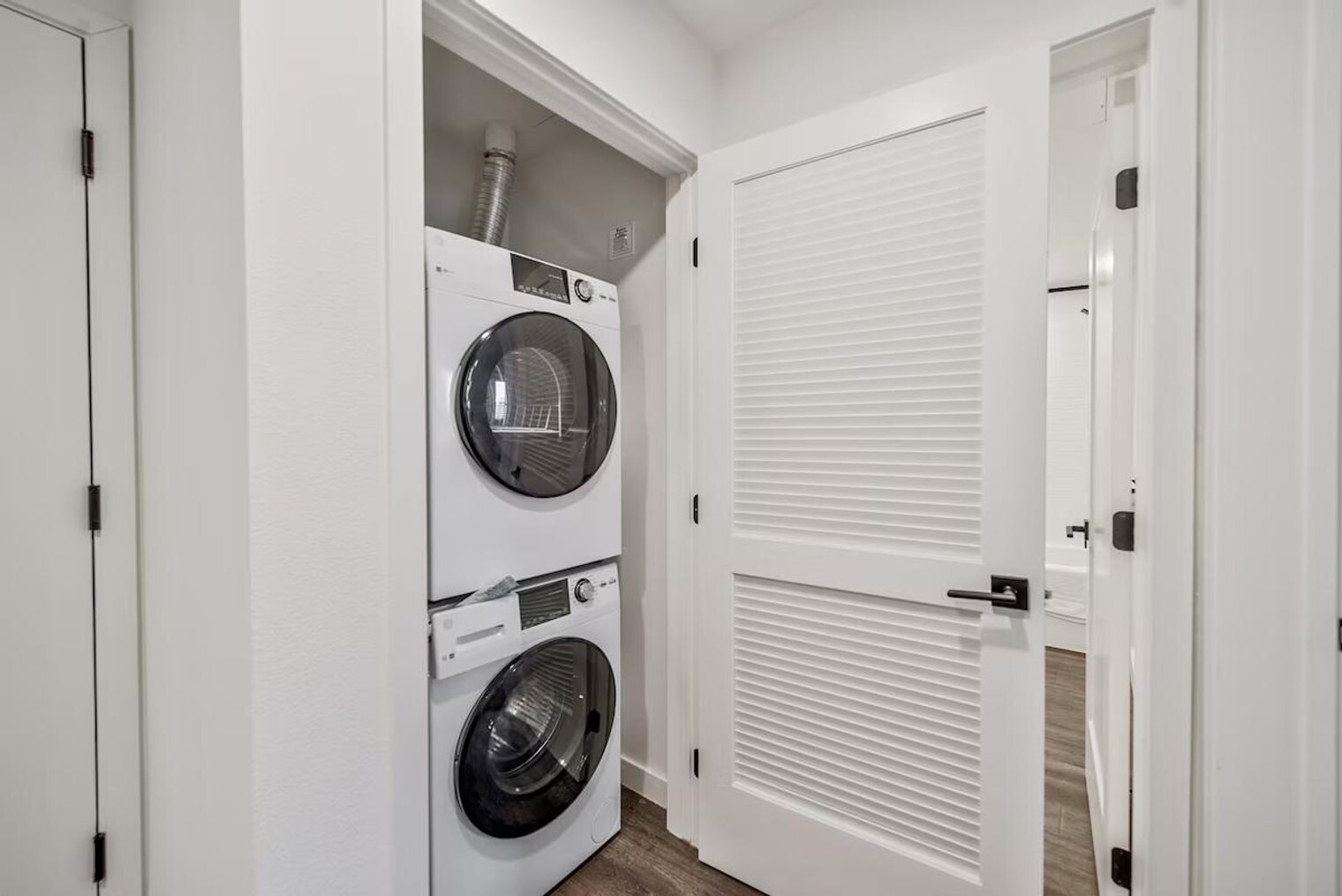 Building Photo - 375 Camino De La Reina