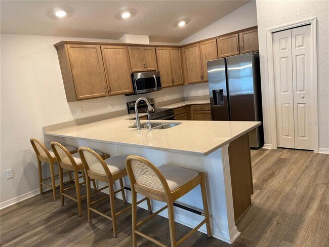 Building Photo - 319 Lily Ln