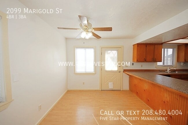 Building Photo - 2099 Marigold St