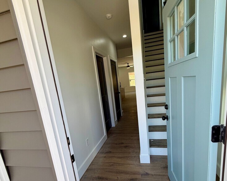 Building Photo - 3425 Garden Dr