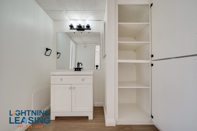 Building Photo - 14632 Magnolia-204D