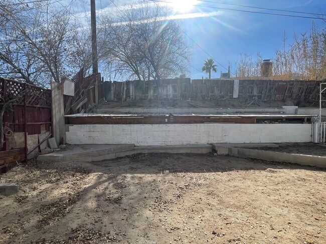 Building Photo - Victorville, 3 Bedroom, 2 Bathrooms, Large...