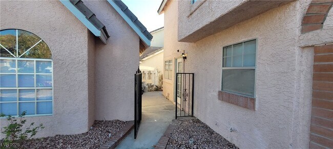 Building Photo - 6561 Avon Ct