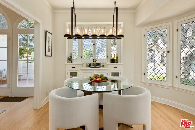 Building Photo - 802 Cochran Ave