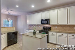 Building Photo - 133 Deer Wood Oaks