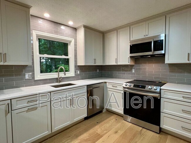 Building Photo - 9 Ravenwood Ln