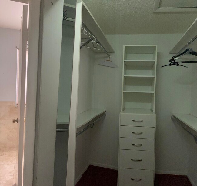 Building Photo - 5941 Strawberry Lakes Cir