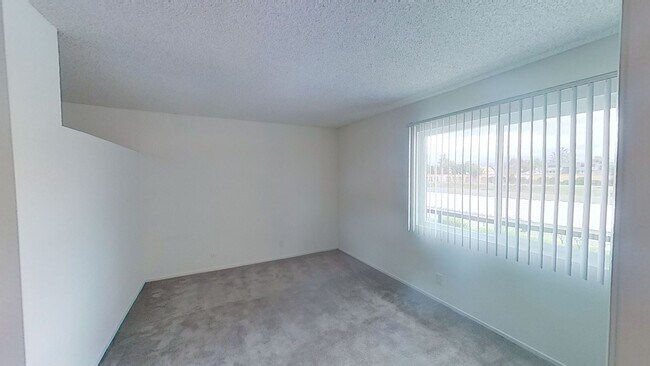 Building Photo - 583 N Tustin Ave