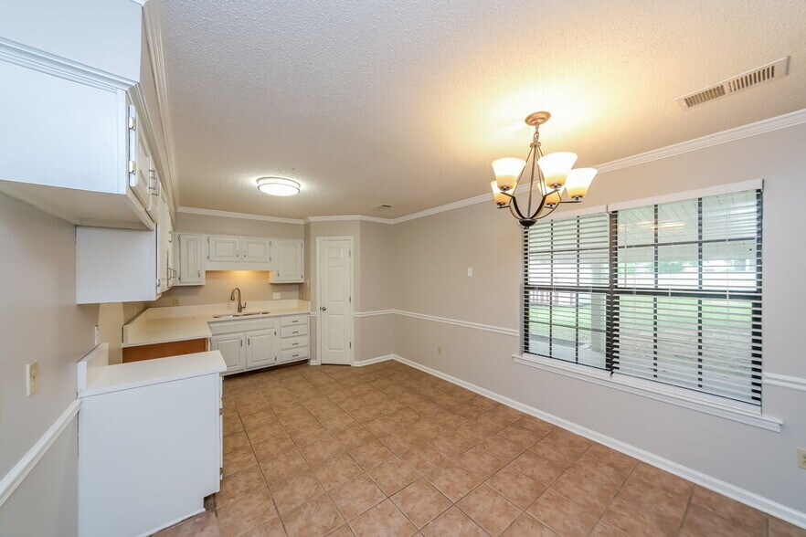 Building Photo - 7333 Eastover Blvd