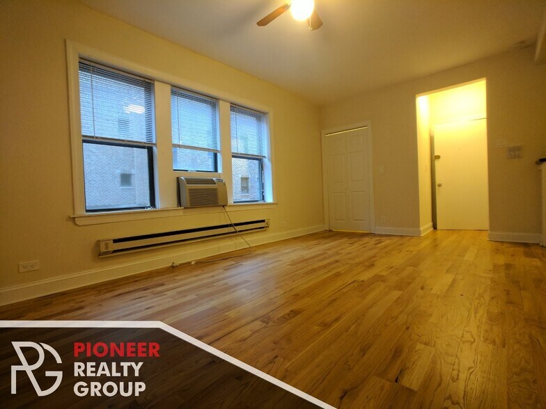 Building Photo - 3721 N Pine Grove Ave