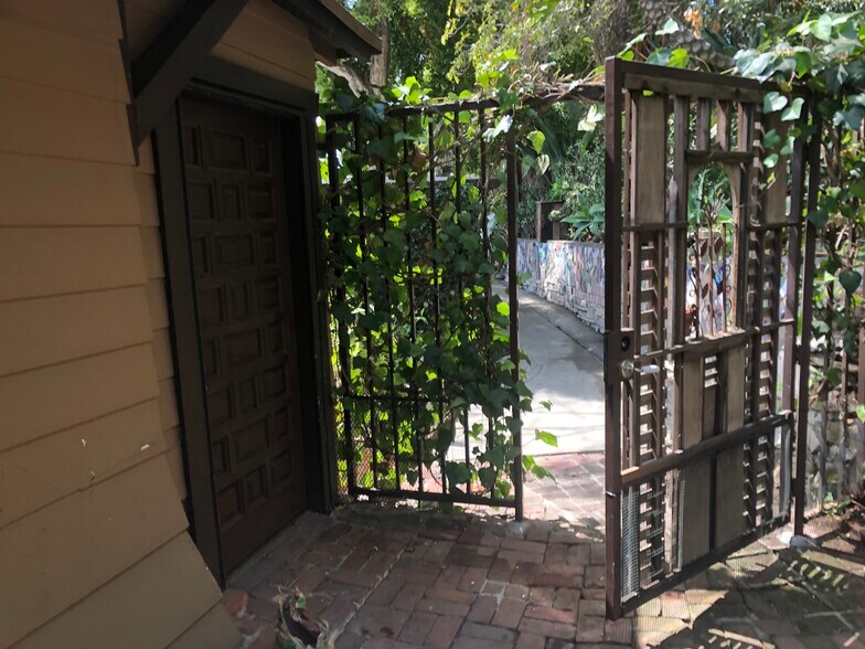 gated entry - 1942 Orchard Ave