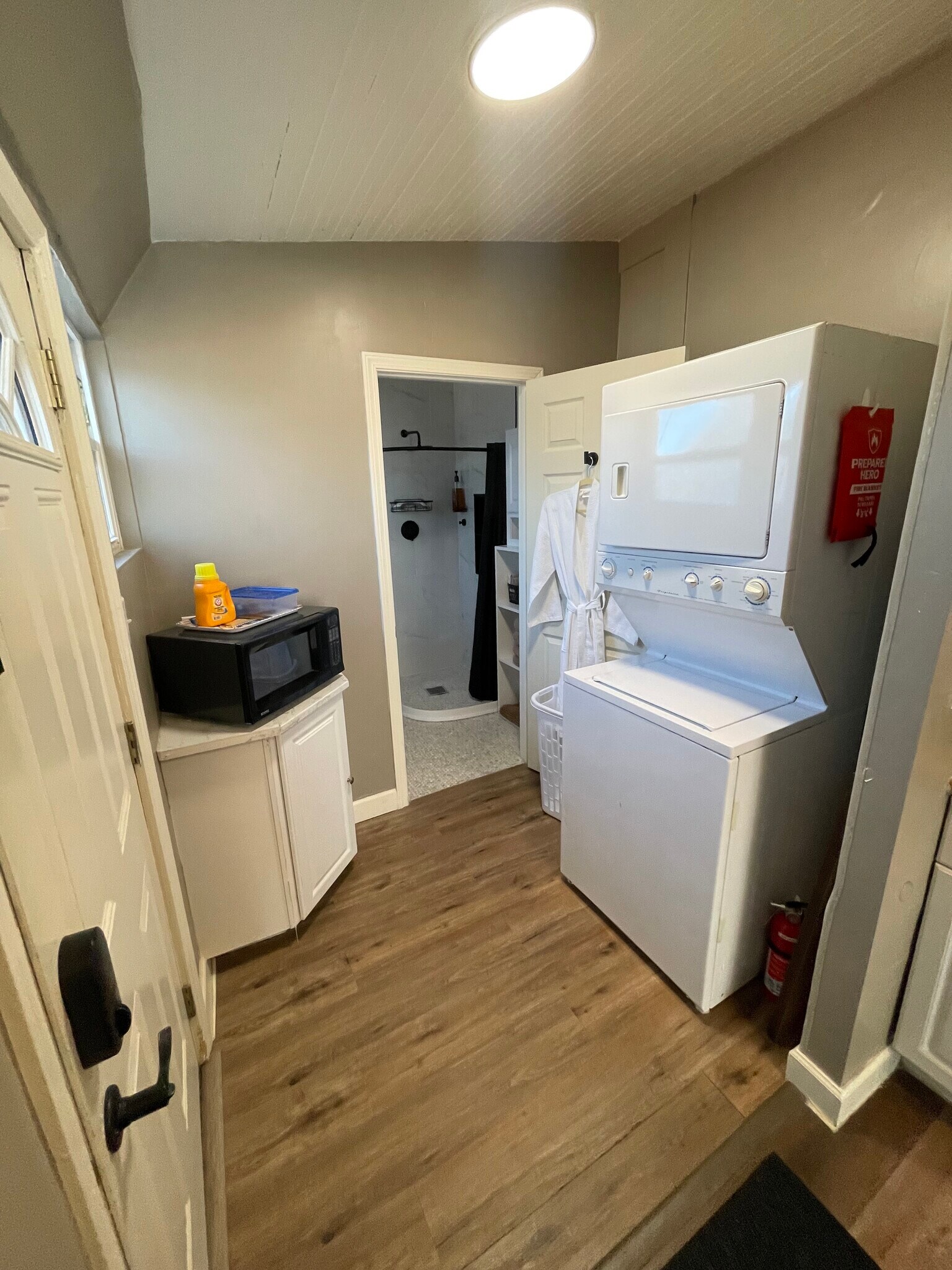 Building Photo - 230 W Myrtle St