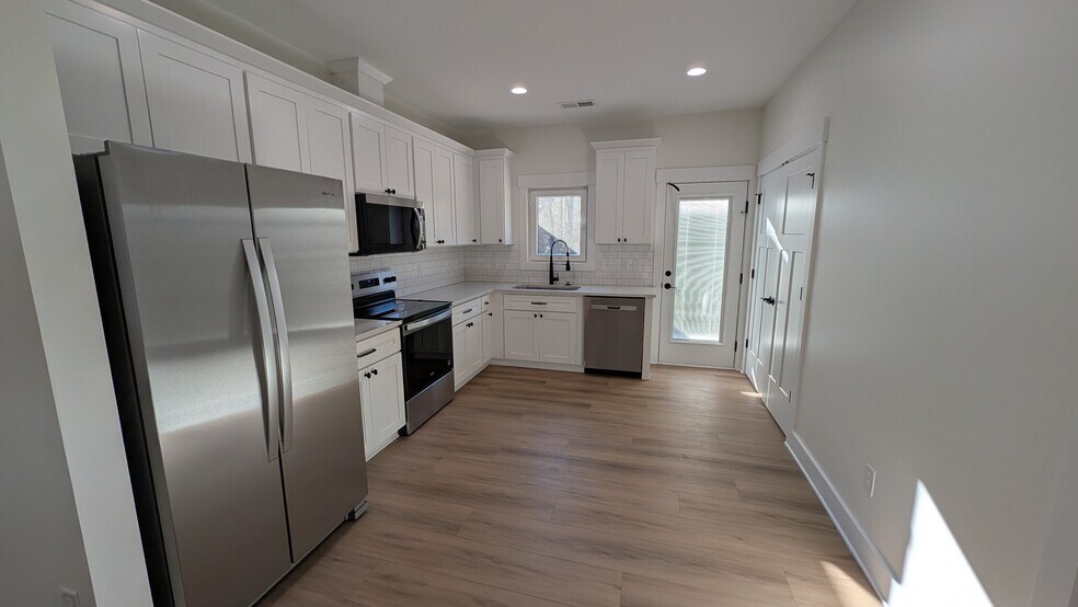 Building Photo - 115 Anile St