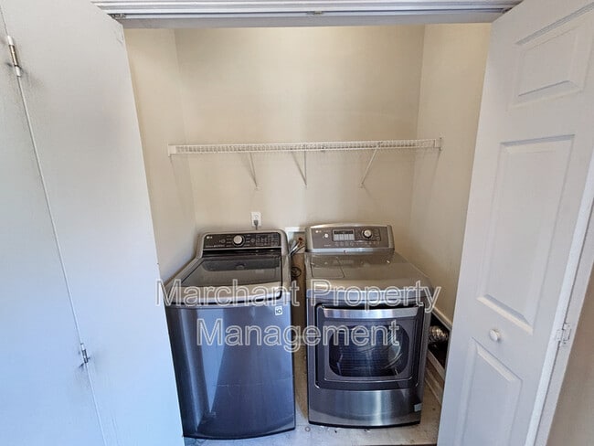 Building Photo - 301 Pampas Ct