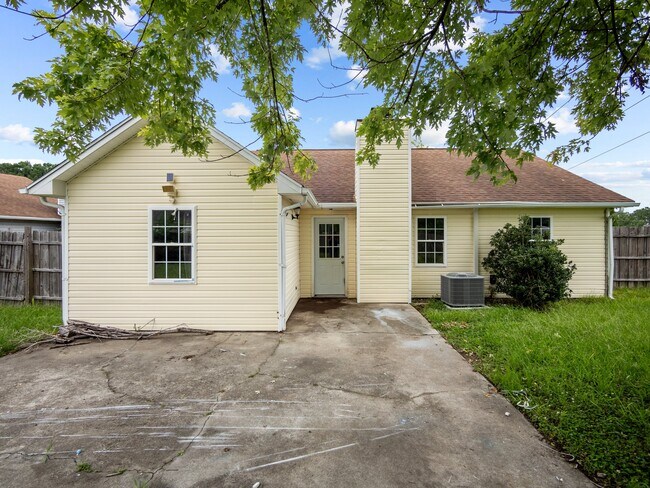 Building Photo - 1020 Furia Dr