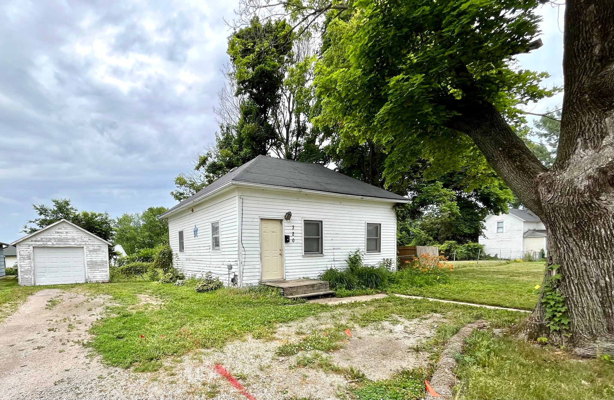 Building Photo - 320 Main St