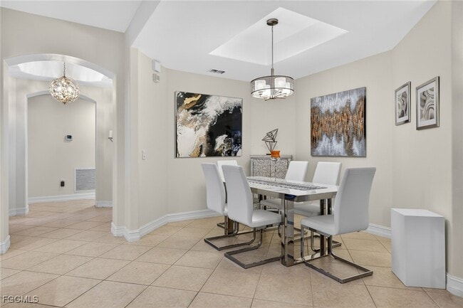 Building Photo - 2001 Tarpon Bay Dr N