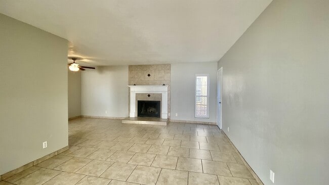 Building Photo - 1571 E Prince Rd