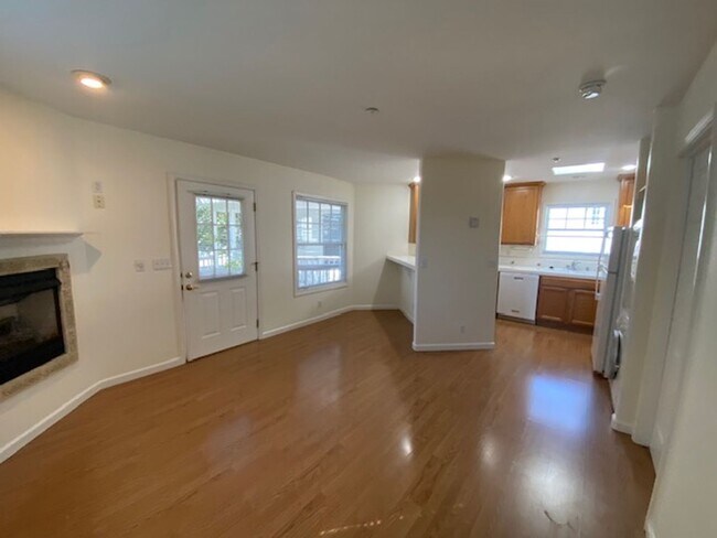 Building Photo - 794 Lighthouse Ave