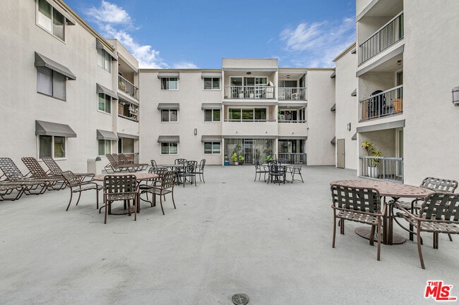 Building Photo - 8535 W Knl Dr