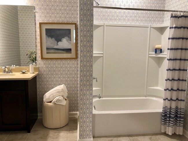 Building Photo - 130 University Ave