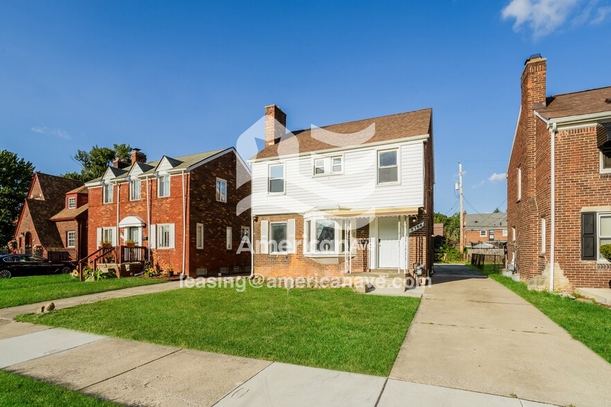 Building Photo - 5766 3 Mile Dr