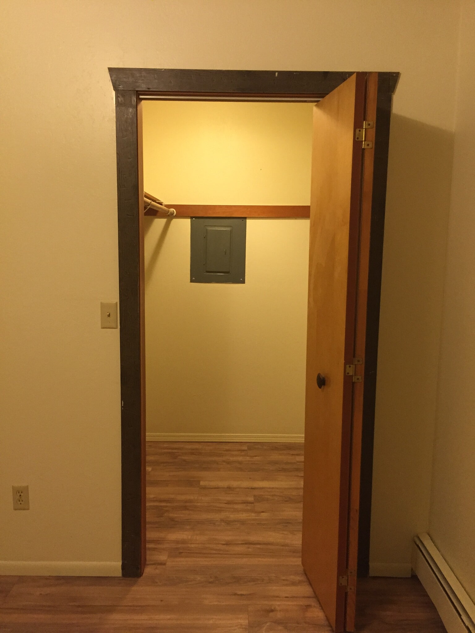 Walk-in Closet - 432 Kit Blvd