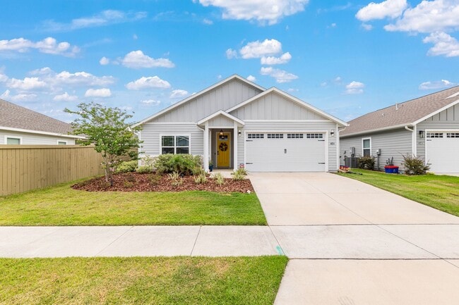 Primary Photo - 4 BED 2 BATH in GRAND OAKS