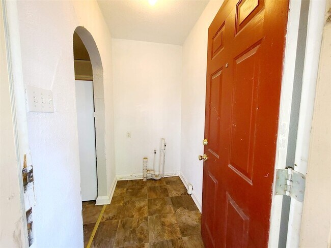 Building Photo - 5707 Ross Ave