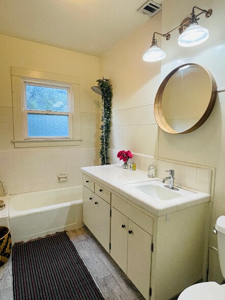 Building Photo - 1956 Phillips Way