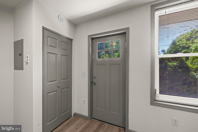 Building Photo - 531 Walton St